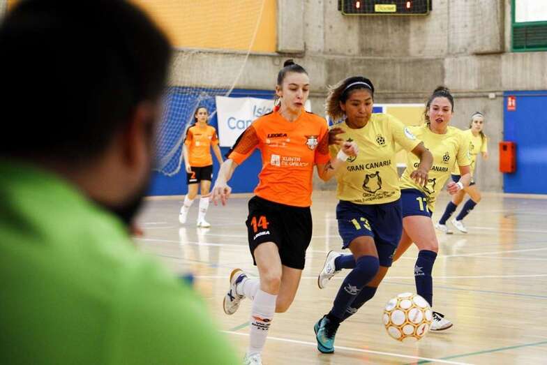 El equipo teldense no pudo con su rival gallego/TA.